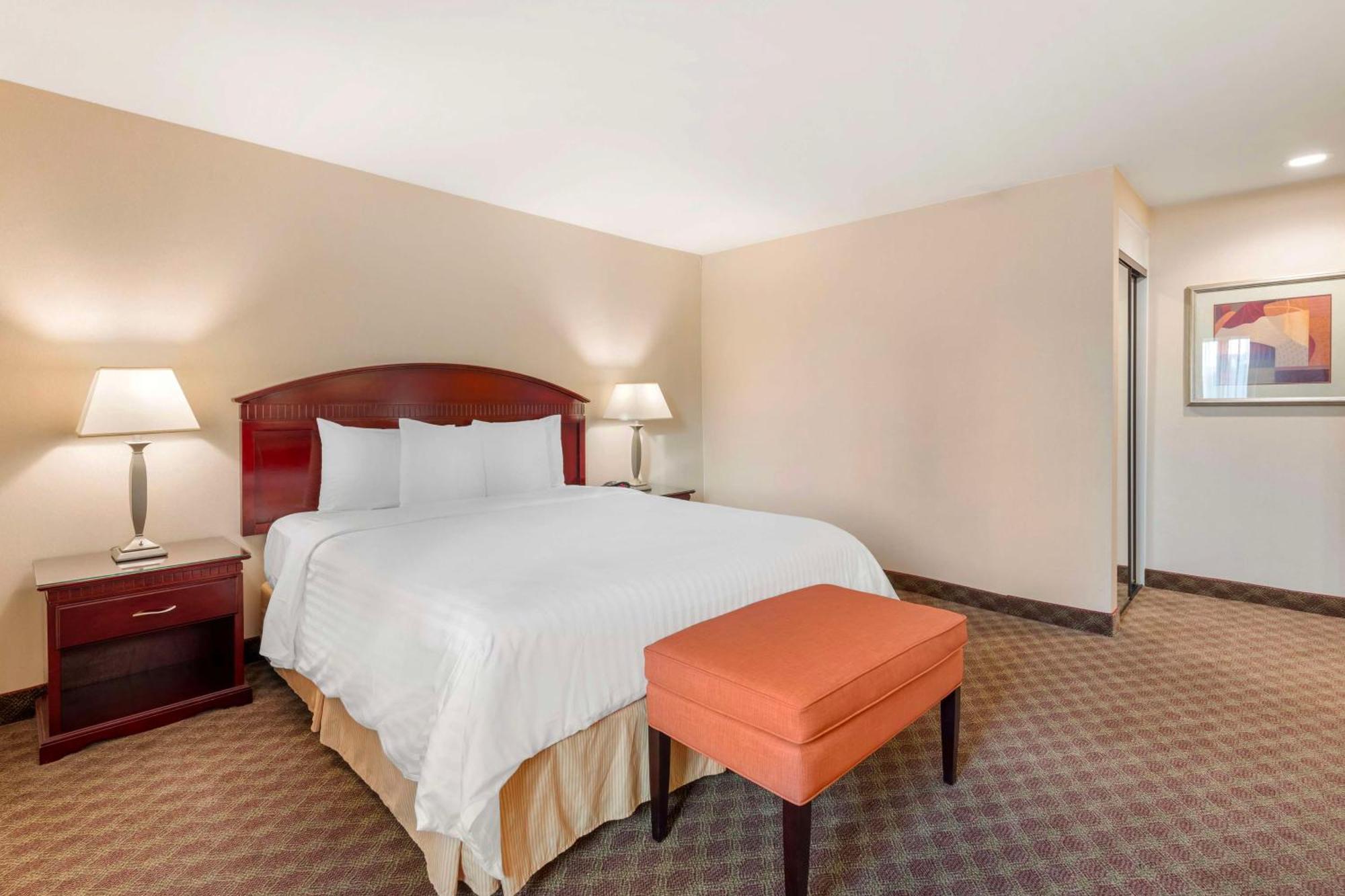 Best Western Plus West Covina Inn Экстерьер фото